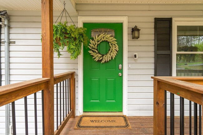 Building Photo - 306 Jason Ct