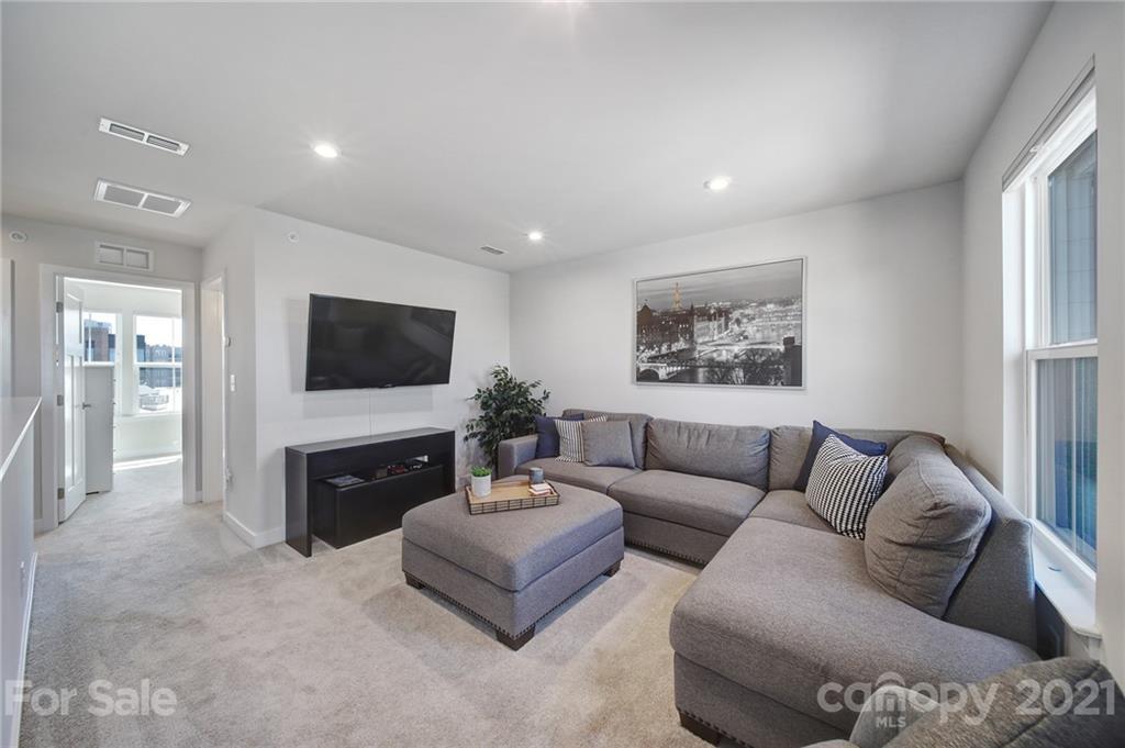 Building Photo - 436 W Tremont Ave