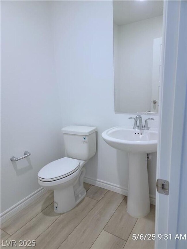 Building Photo - BRAND NEW 3 BED, 2.5 BATH TOWNHOME IN NW L...