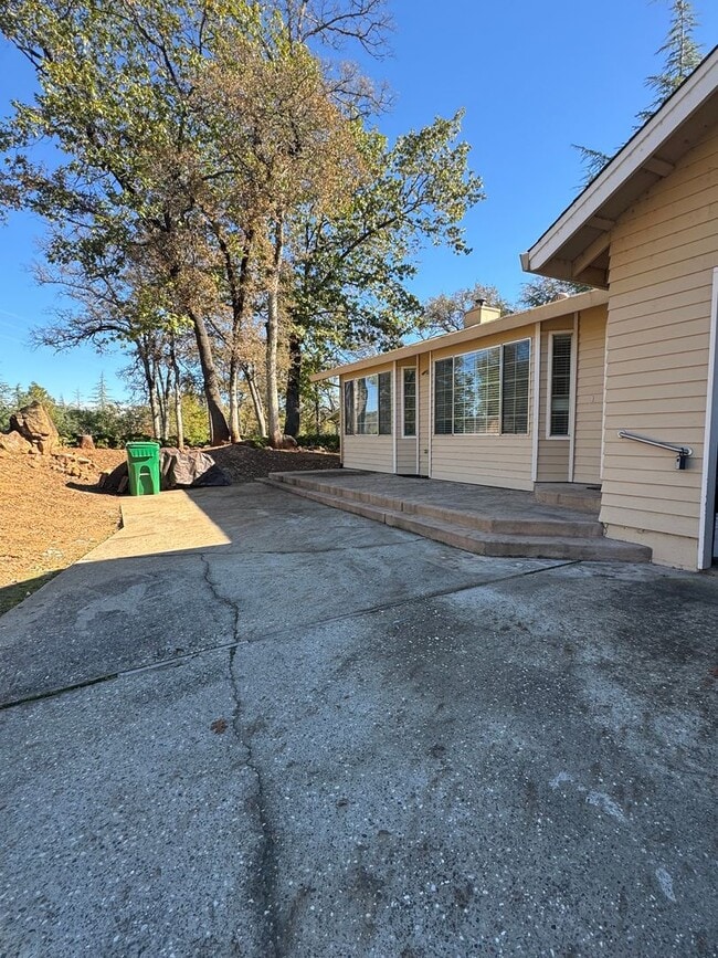 Building Photo - Beautiful Partial Lake View Home on the Go...