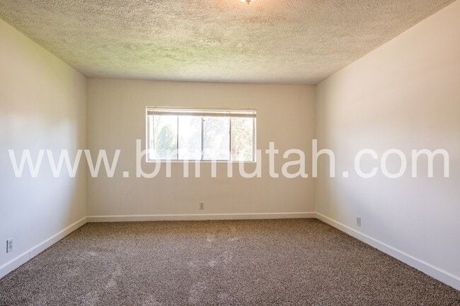 Building Photo - 1561 E 4945 S