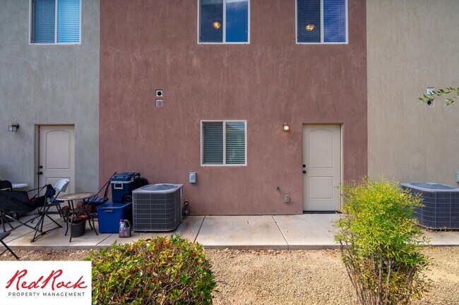 Building Photo - 2801 E 450 N