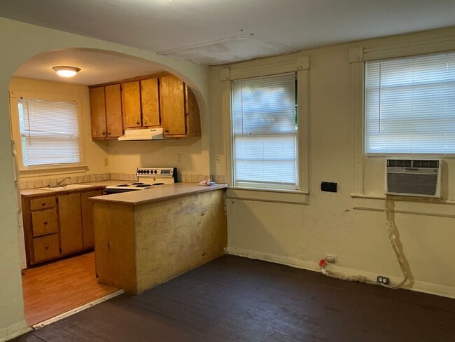 Building Photo - 521 Folks St