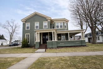 Building Photo - 218 N George St