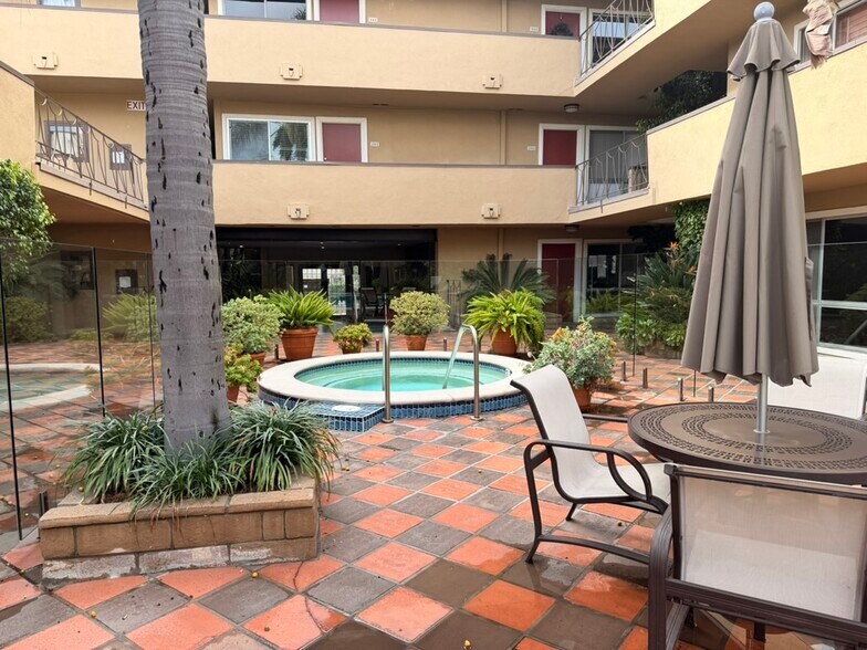 Private community spa — heated and available year-round - 970 Palm Avenue