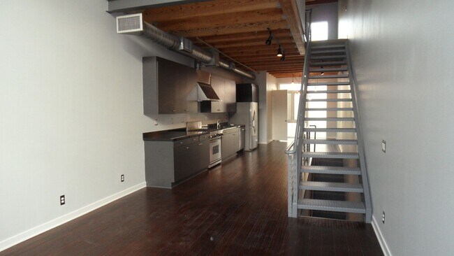 Building Photo - Office Space Living 2 BR 2.5 BA Attached 2 Car Garage