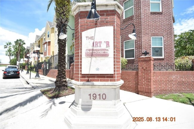 Building Photo - 1910 E Palm Ave