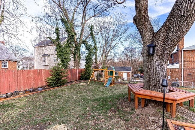 Building Photo - Spacious 3-Bedroom, 2.5-Bath Home with Gat...