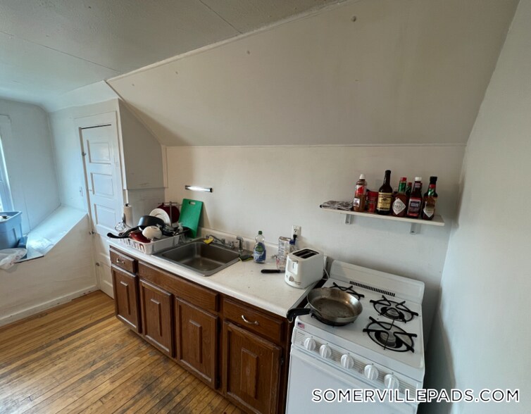 Building Photo - 11 Burnham St