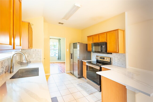 Building Photo - 1906 Castaway Dr