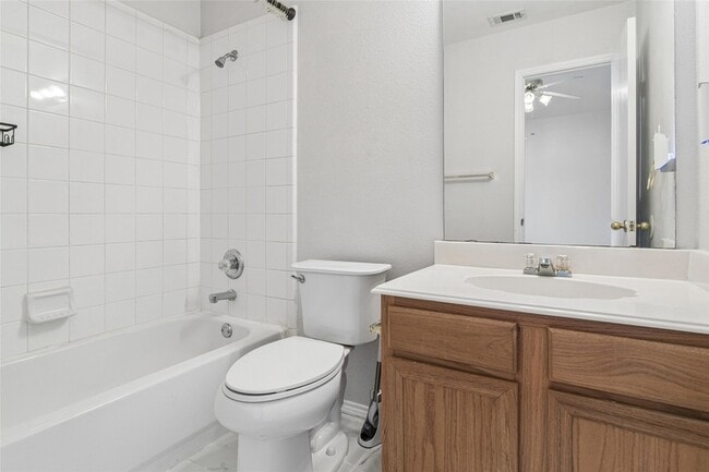 Building Photo - 3805 Brandon Park Dr