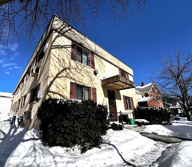 Building Photo - 10 Thompson St