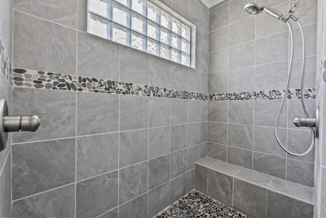 Building Photo - 2727 E Bayshore Dr
