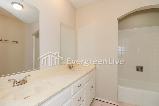 Building Photo - 2417 Meadow Vw