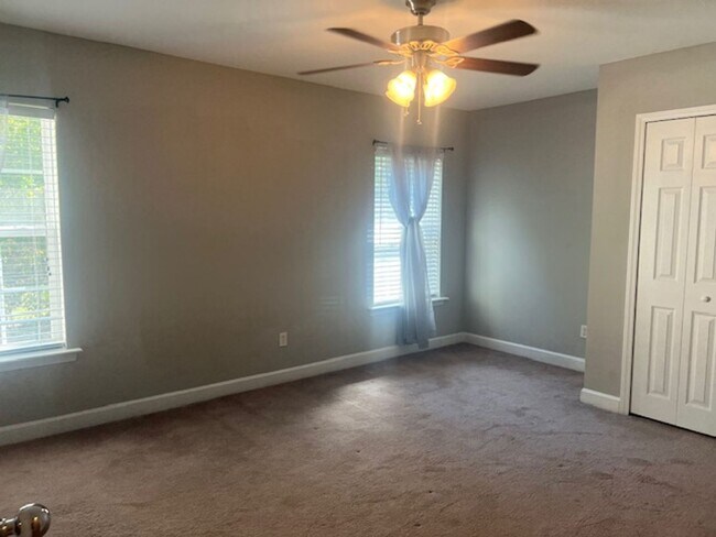 Building Photo - 8 Grosbeak Ln