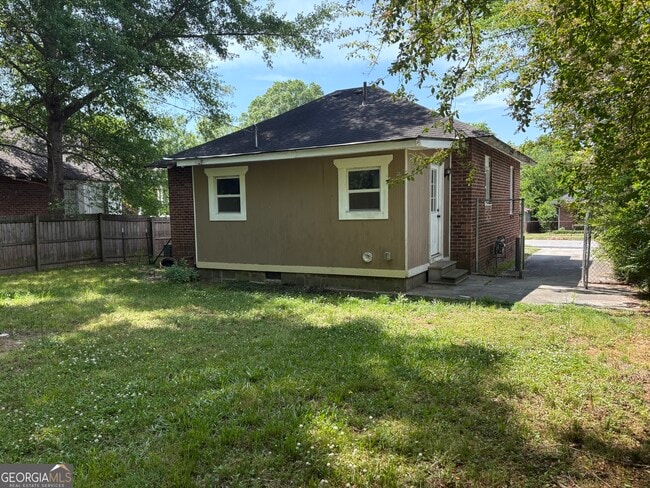 Building Photo - 10 Kirkwood St NE