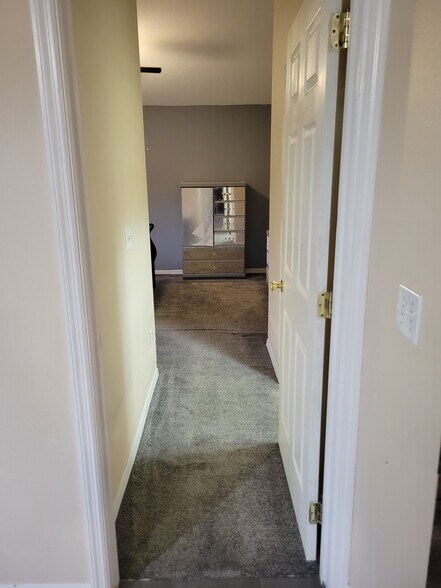 Building Photo - 2038 Blackston Ave