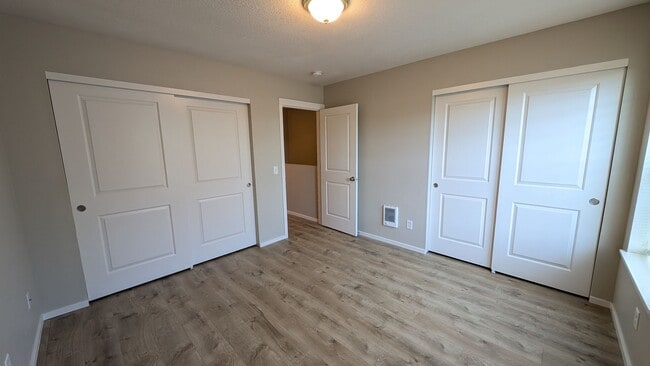 Building Photo - End unit Townhouse in Forest Grove
