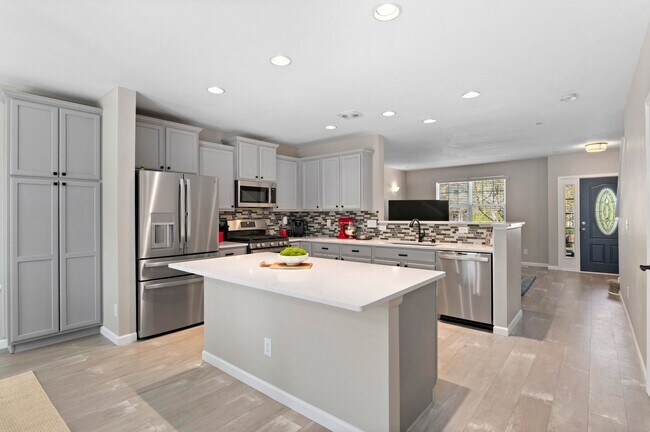Building Photo - 4 Bed 3.5 Bath home in Tollgate Crossing