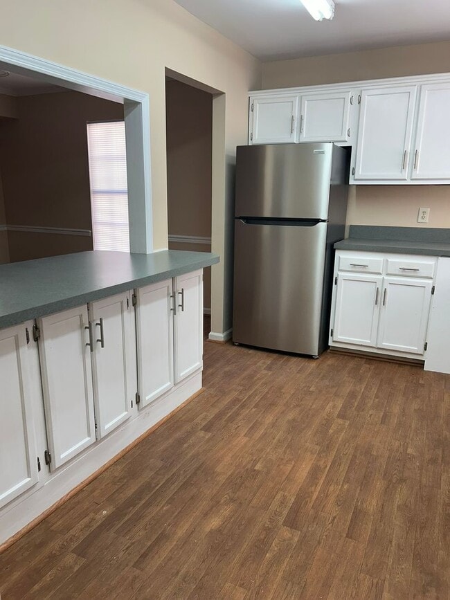 Building Photo - Town House- Rocky Mount