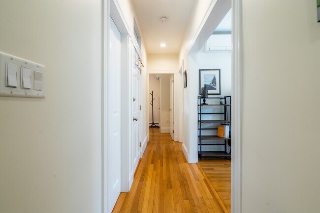 Building Photo - 4 Hardwick St