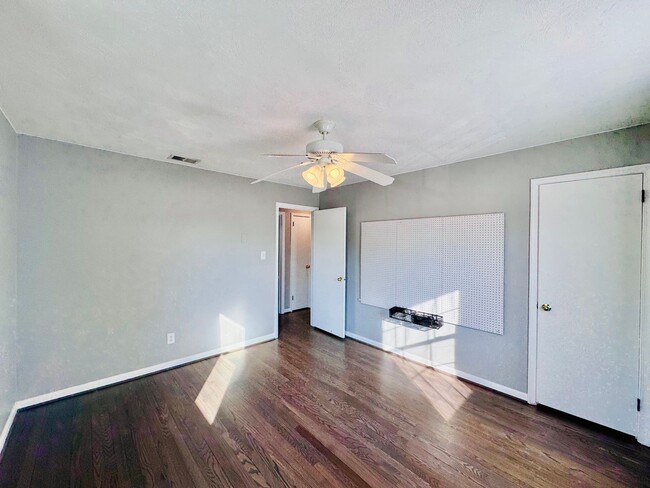 Building Photo - Spacious 4-bedroom, 2.5-bath home in Virginia Beach