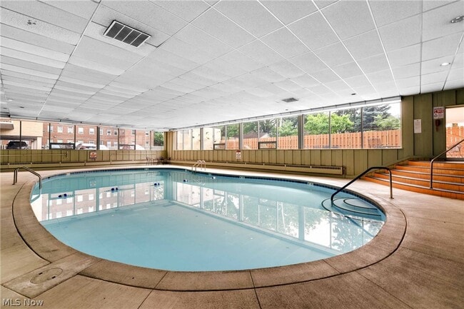 Building Photo - 10301 Lake Ave