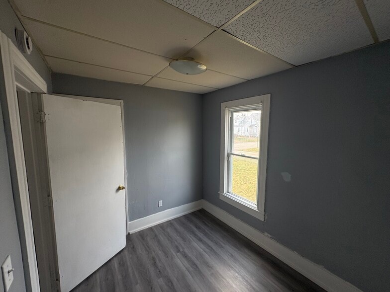 Building Photo - 1030 W 17th St