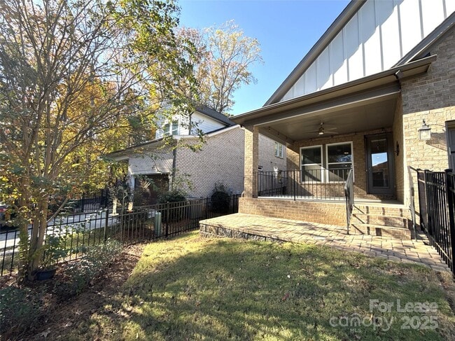 Building Photo - 707 Marion Dr