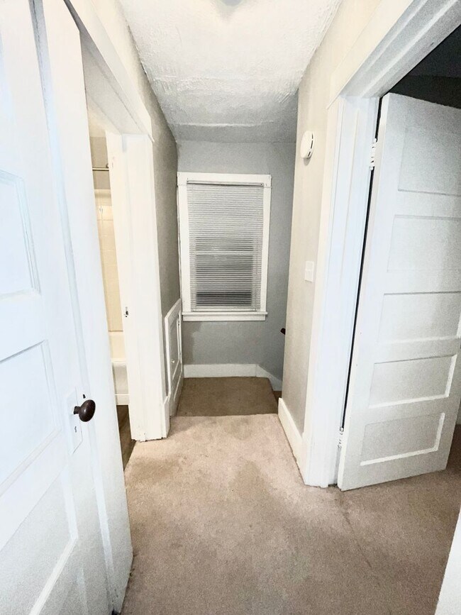 Building Photo - Beautiful 2 Bedroom Apartment!!!