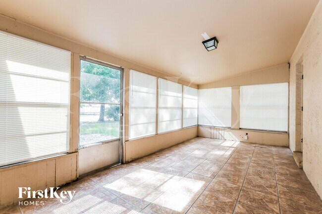 Building Photo - 1701 Freeman Dr