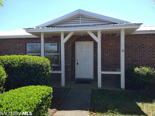 Building Photo - 1612 N Cedar St