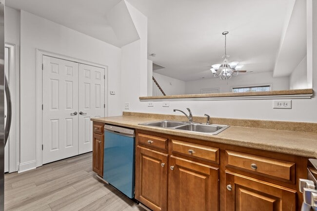 Building Photo - Newly renovated 3-bedroom, 2-bathroom town...