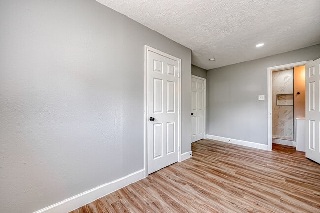 Building Photo - 6715 Victoria St