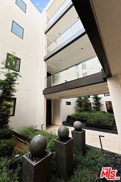 Building Photo - 505 S Barrington Ave