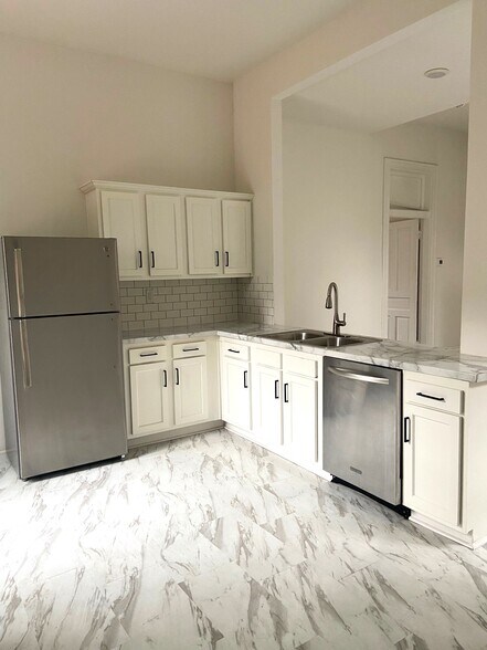 Building Photo - 1716 14th Ave S