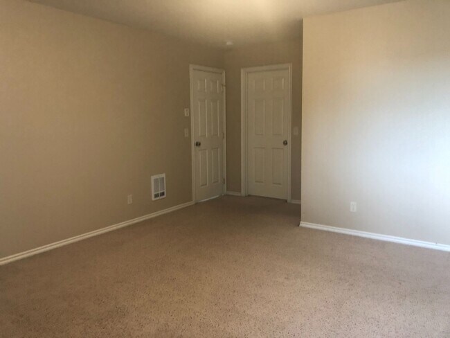 Building Photo - Walnut Grove 2 Bedroom, 2 Bath Condominium