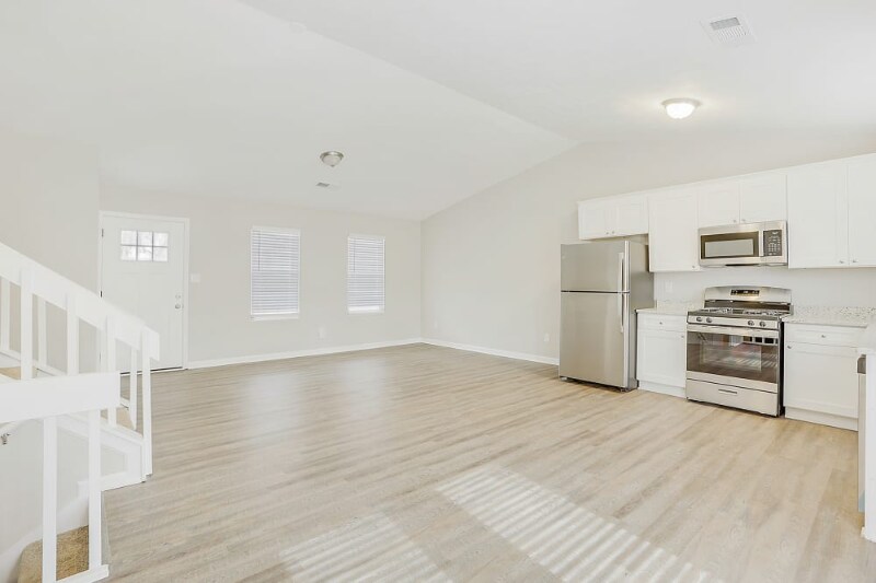 Building Photo - 837 Forest Path