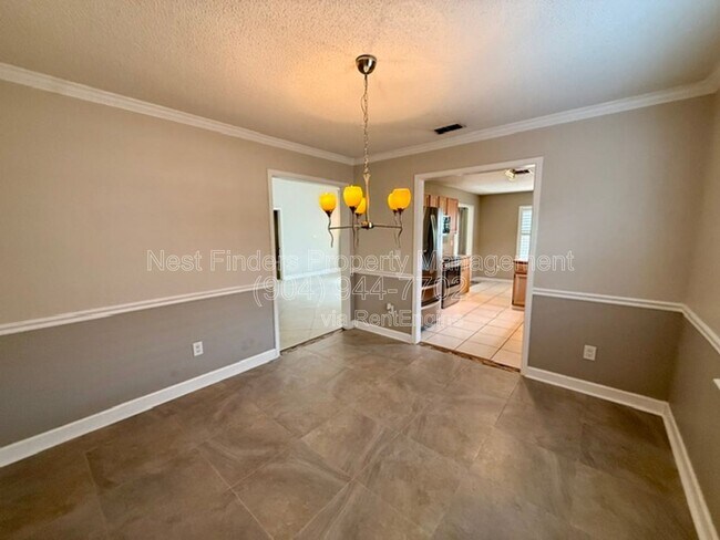 Building Photo - 1695 Evans Dr S