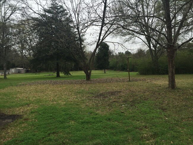 Building Photo - 3/2/2 on 3 ac SHISD REDUCED