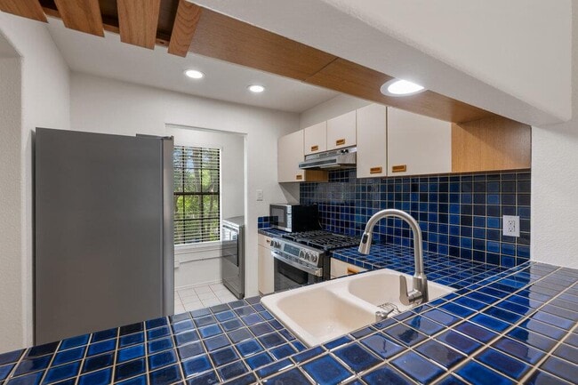 Building Photo - 4306 Bonnell Vista Cove
