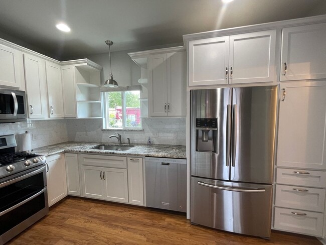 Building Photo - Amazing detached 2/2.5 duplex in Central Austin!!!