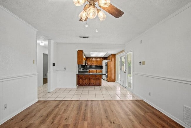 Building Photo - Charming 3-Bedroom Home with Garden Oasis