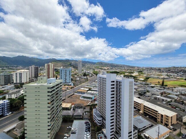Building Photo - For Rent | Full Size Studio Apartment with...