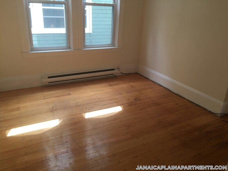 Building Photo - 108 Hyde Park Ave