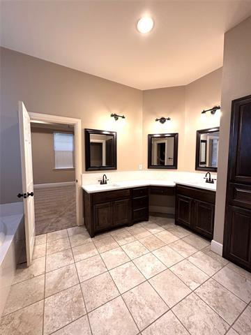 Building Photo - 2114 Lindblad Ct