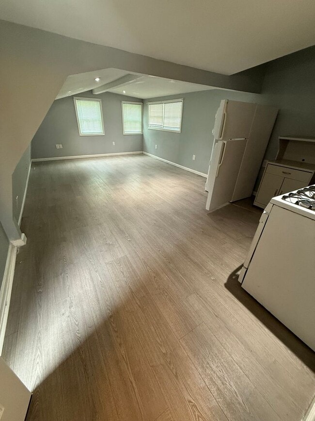 Building Photo - Charming 1 Bedroom, 1 Bath Owner-Occupied ...
