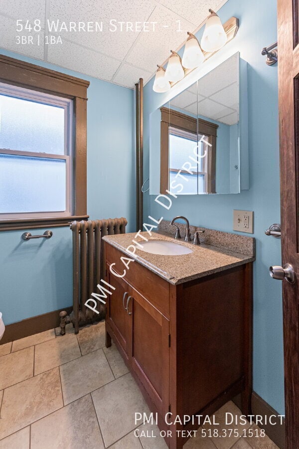 Building Photo - 548 Warren St