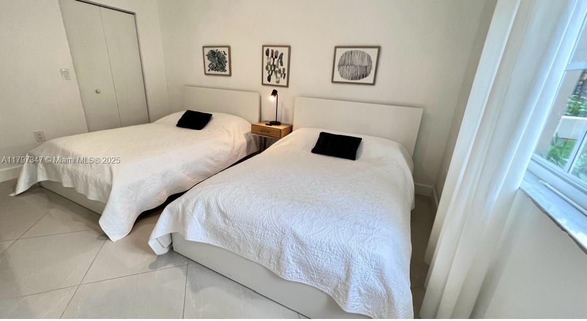 Building Photo - 19701 E Country Club Dr