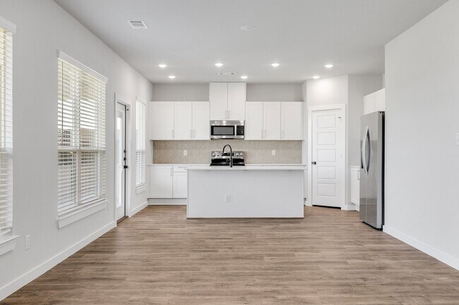 Building Photo - EDGEWOOD ESTATES NOW PRE-LEASING! LUXURIOUS DUPLEX LOCATED ON 1-ACRE LOT IN MIDLOTHIAN, TX!